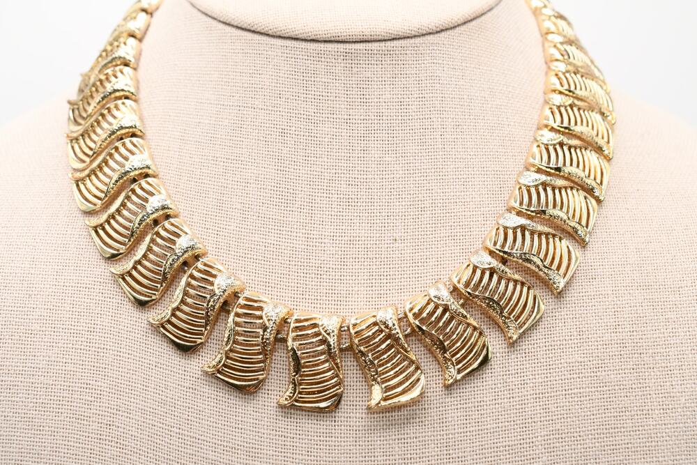 Vintage Coro Gold Choker Necklace Mid Century Leaf Fringe 16”